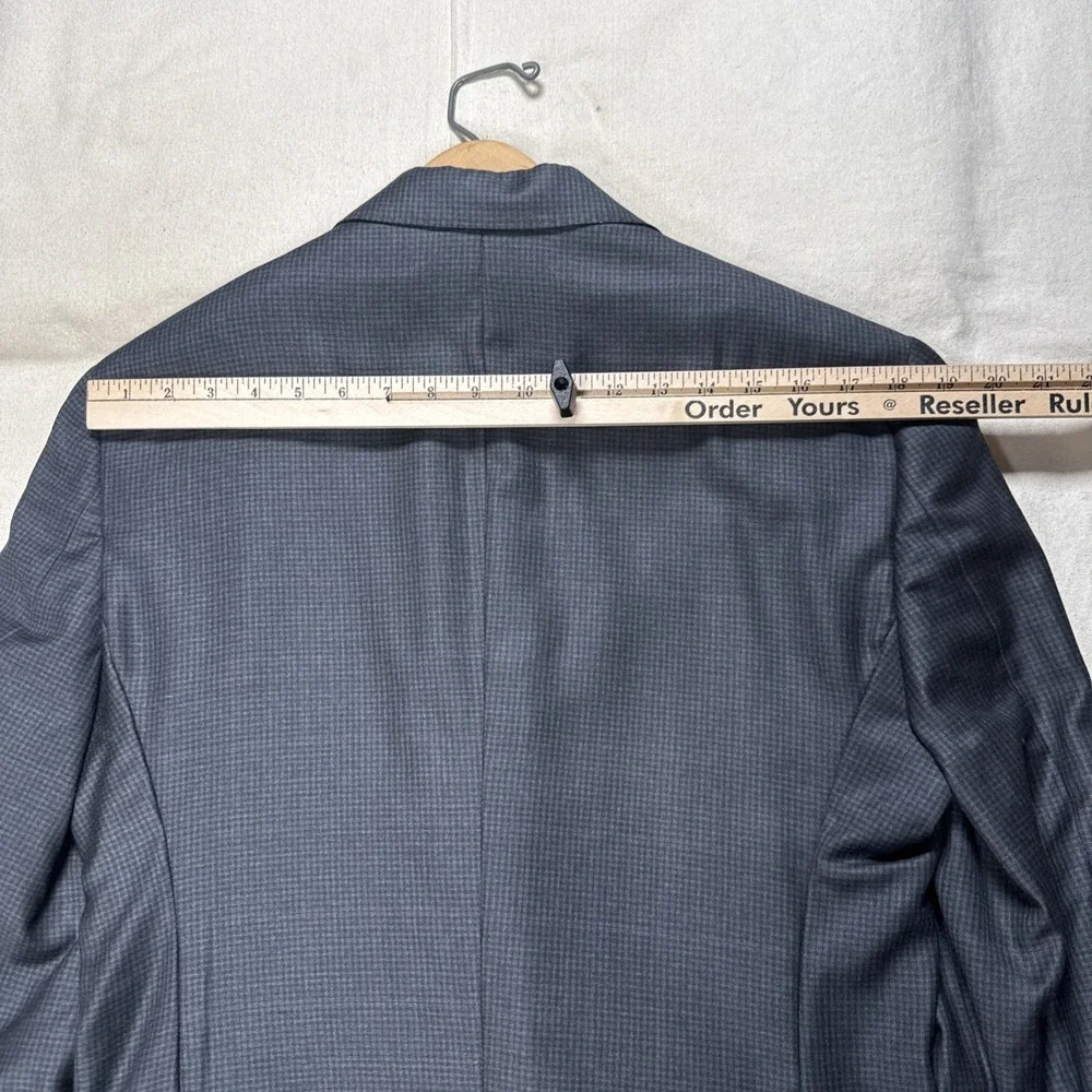 Joseph Abboud small flaw
